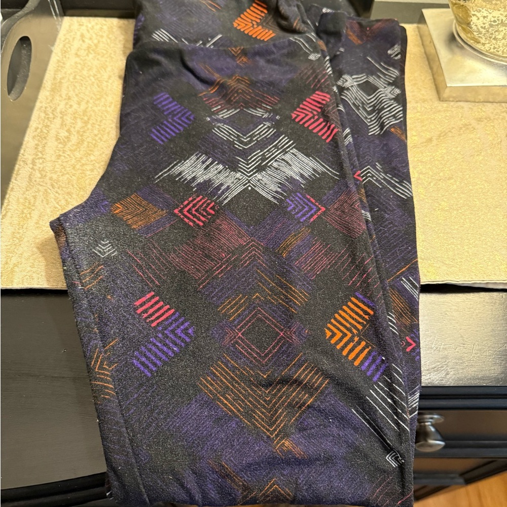 LuLaRoe patterned leggings OS